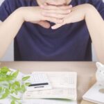 お金について考える人